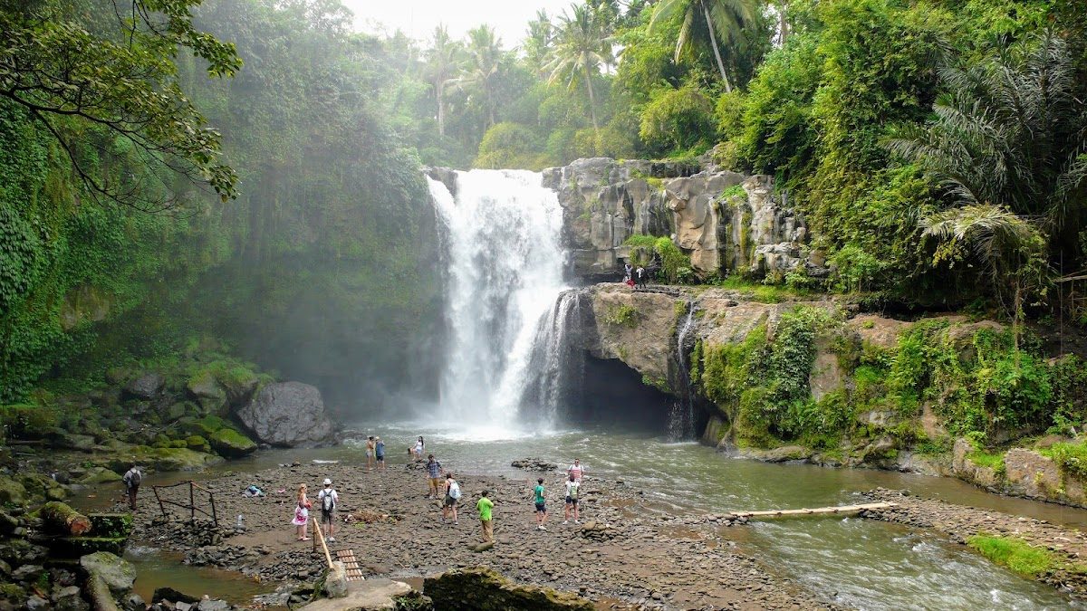 Tegenungan Waterfall — photo 2